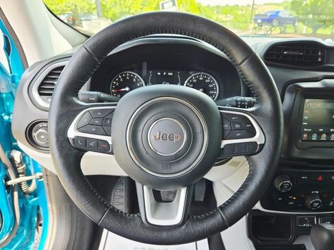 Used 2020 Jeep Renegade Latitude w/ Cold Weather Group FWD image 12
