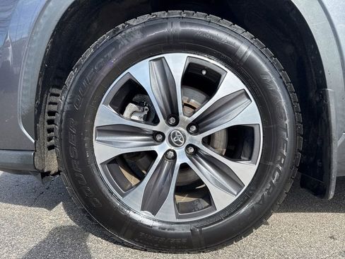 Used 2020 Toyota Highlander XLE image 46