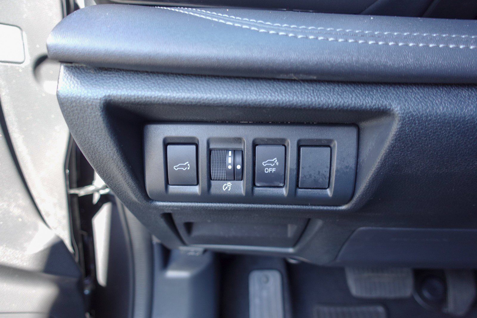 Certified 2025 Subaru Outback Limited AWD/4WD image 12