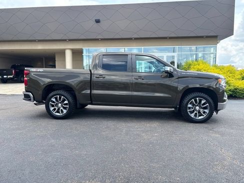 Used 2023 Chevrolet Silverado 1500 LT AWD/4WD image 4