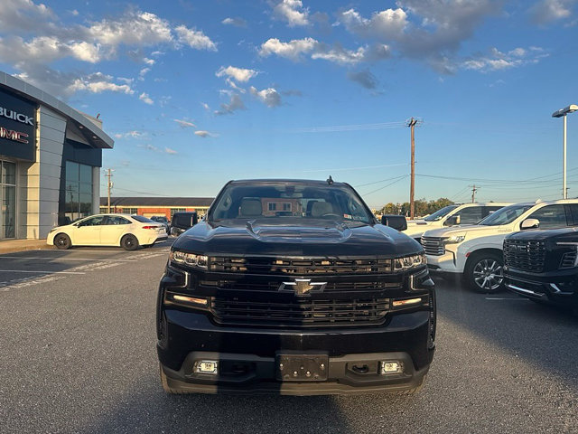 Used 2020 Chevrolet Silverado 1500 RST w/ RST Value Package AWD/4WD image 2