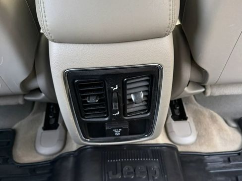 Used 2012 Jeep Grand Cherokee Laredo image 25