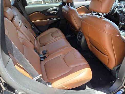 Used 2019 Jeep Cherokee Overland w/ Technology Group AWD/4WD image 14