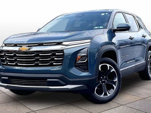 Used 2025 Chevrolet Equinox LT image 2