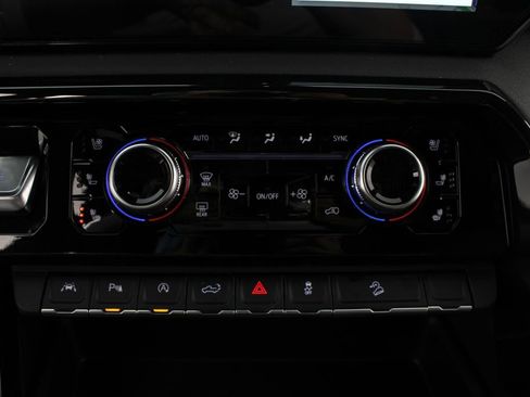 New 2026 GMC Sierra 1500 AT4 w/ AT4 Premium Package AWD/4WD image 8
