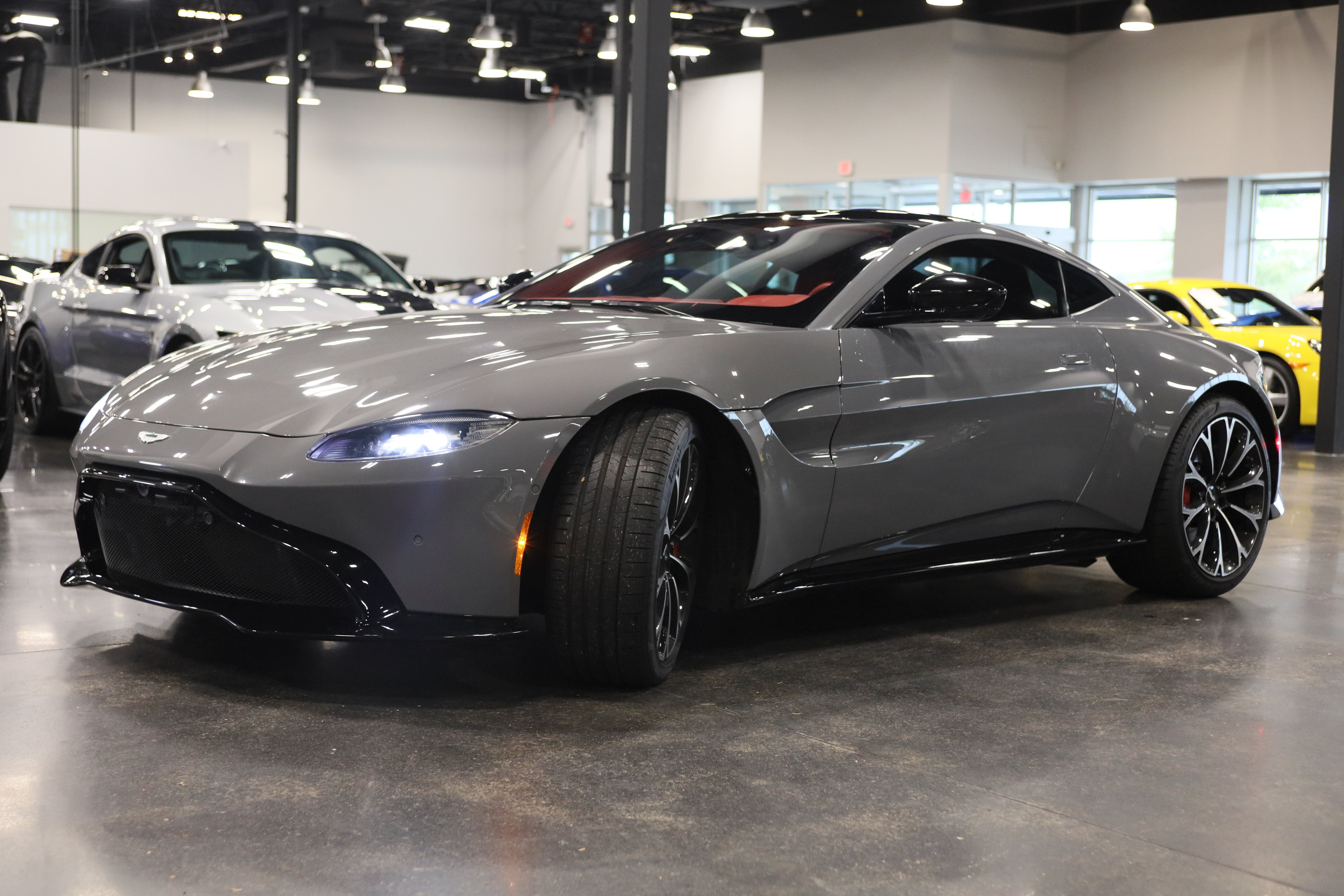 Used 2019 Aston Martin V8 Vantage Coupe RWD image 4
