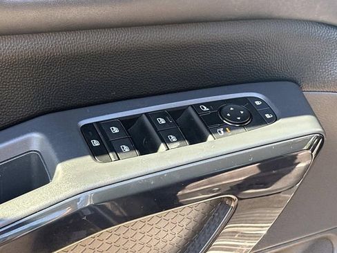 Used 2024 Nissan Pathfinder SV AWD/4WD image 15