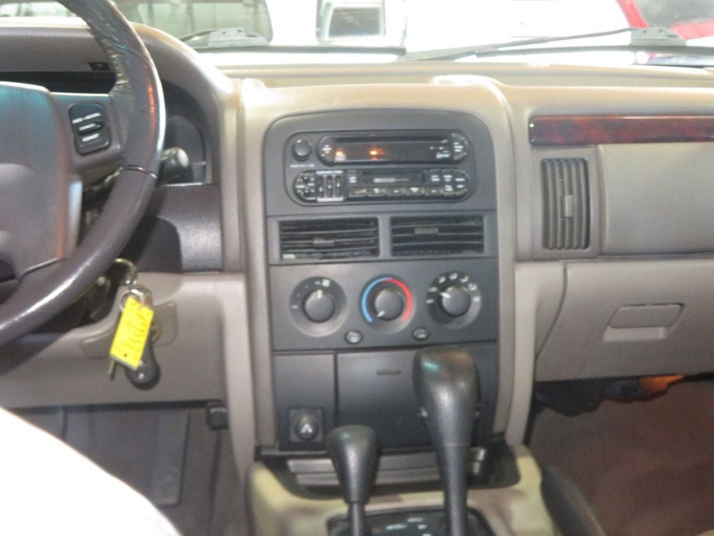 Used 2000 Jeep Grand Cherokee Laredo AWD/4WD image 39