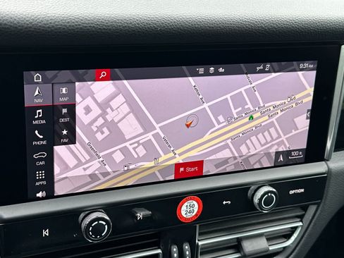 Certified 2025 Porsche Macan AWD/4WD image 21