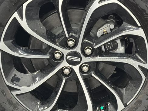 New 2026 Lincoln Nautilus Premier image 5