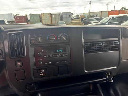 Used 2006 GMC Savana 2500 w/ Power and Light Package image 13