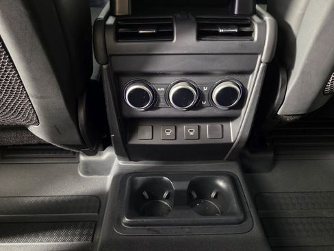 Used 2025 Land Rover Defender 130 X-Dynamic SE image 26