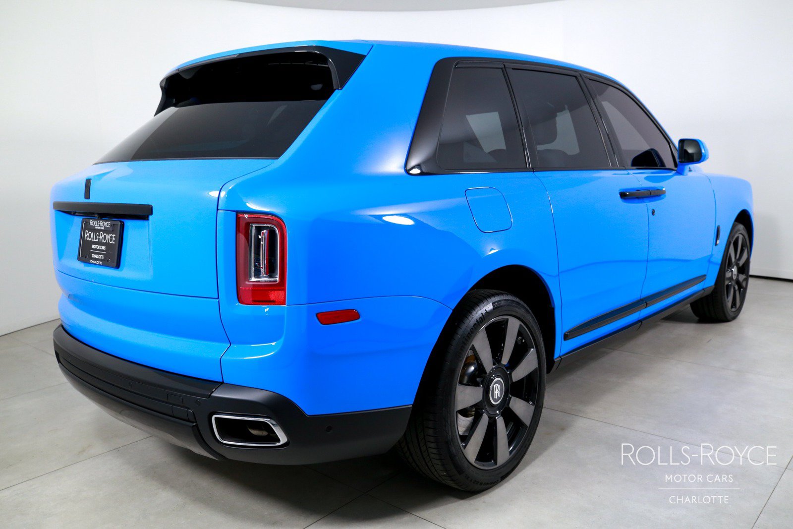 Used 2023 Rolls-Royce Cullinan AWD/4WD image 2