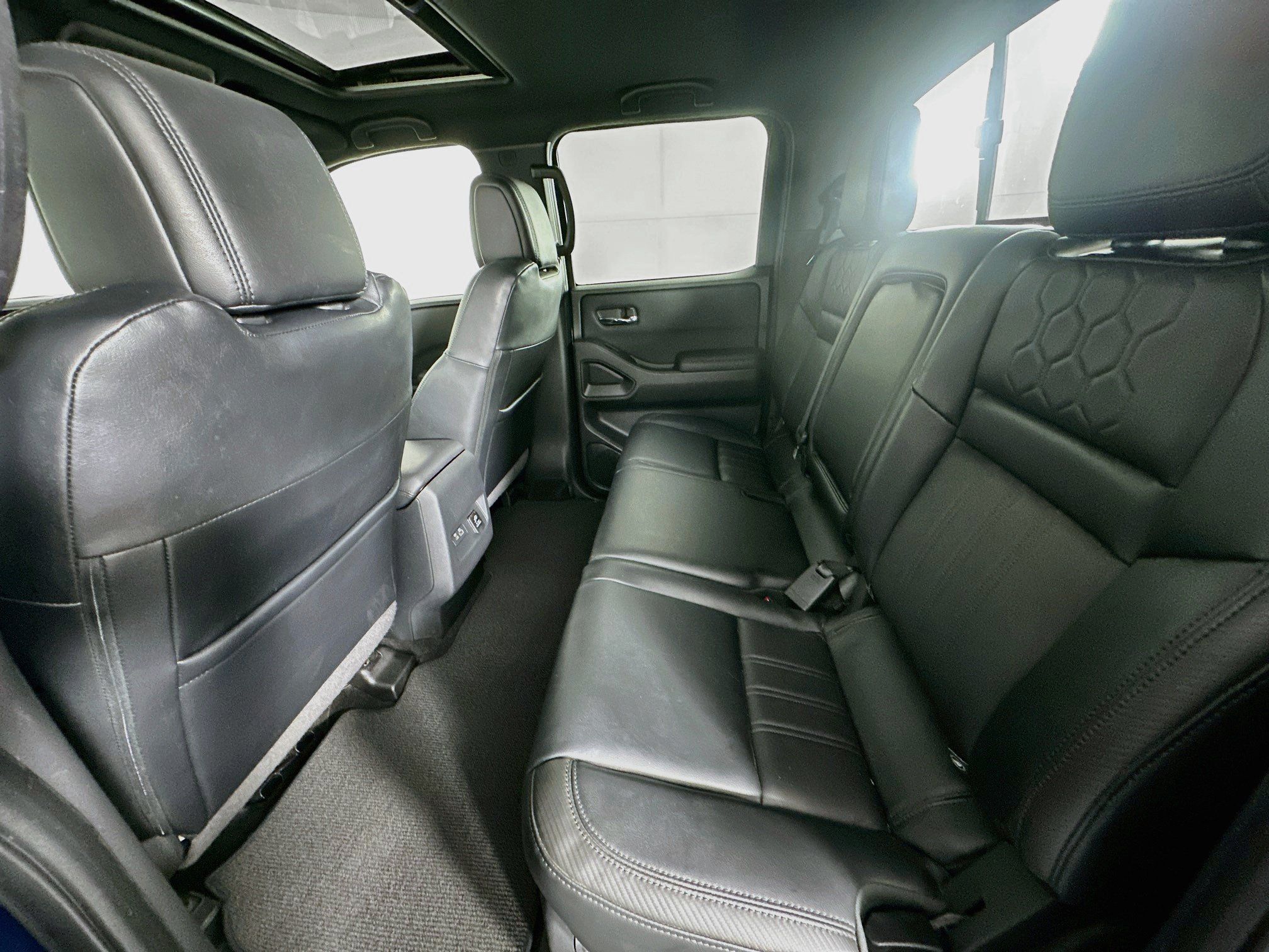 Used 2022 Nissan Frontier Pro-X w/ Pro-X Premium Package RWD image 29