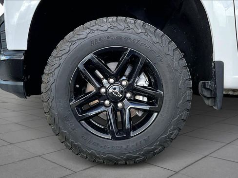 Used 2019 Chevrolet Silverado 1500 LT Trail Boss image 11