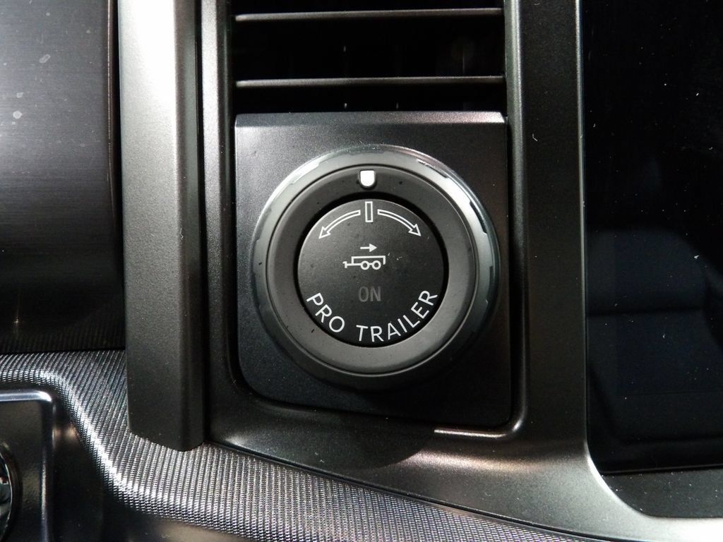 Used 2025 Ford F150 Lariat AWD/4WD image 59