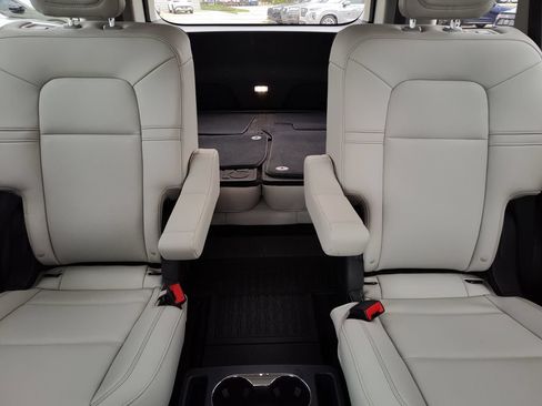 Used 2025 Lincoln Aviator 2WD image 36