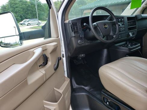 Used 2015 Chevrolet Express 3500 RWD image 14