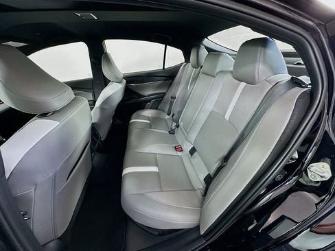 Used 2025 Toyota Camry SE image 24