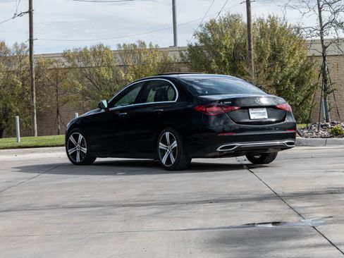 Used 2022 Mercedes-Benz C 300 4MATIC Sedan image 3