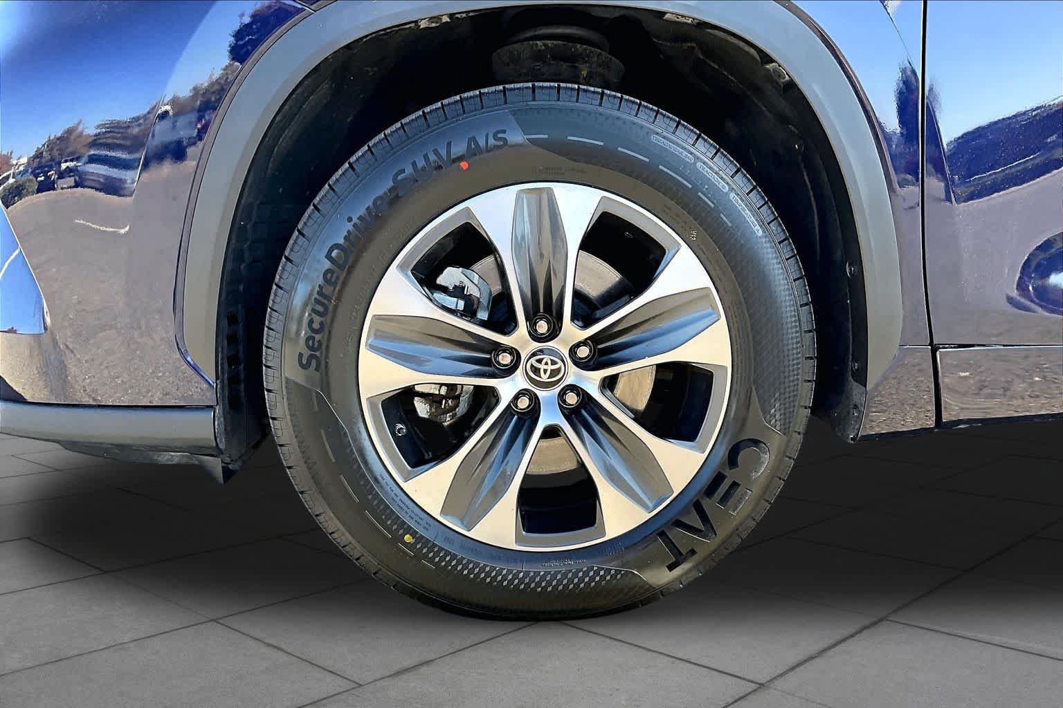 Certified 2021 Toyota Highlander XLE FWD image 10