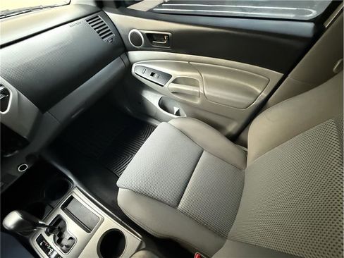 Used 2014 Toyota Tacoma PreRunner w/ TRD Sport Package image 9