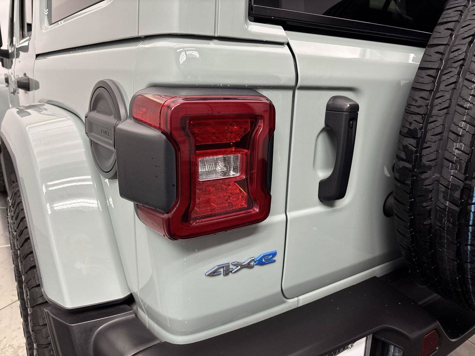 Used 2024 Jeep Wrangler Unlimited Sahara AWD/4WD image 19