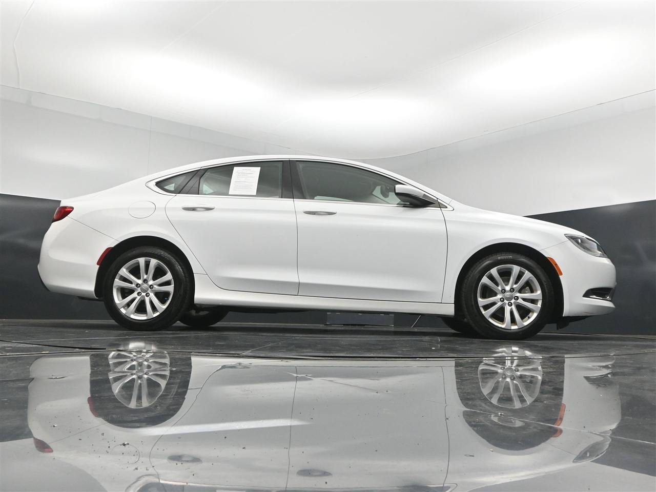 Used 2017 Chrysler 200 Limited Platinum w/ Comfort & Convenience Group FWD image 30