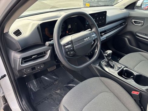 Used 2025 Kia K4 FWD image 33