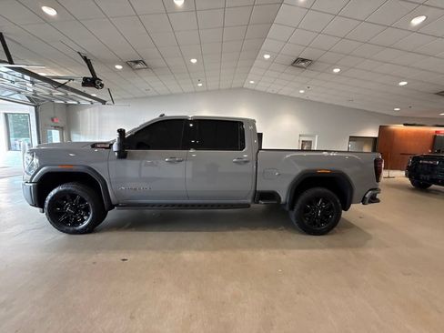 Used 2024 GMC Sierra 2500 AT4 w/ AT4 Premium Plus Package AWD/4WD image 4