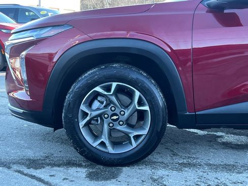 Used 2024 Chevrolet Trax LT w/ Driver Confidence Package image 11