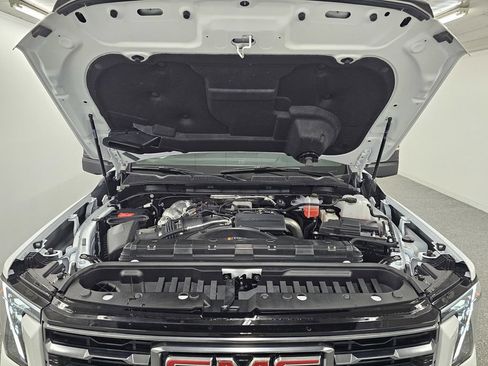 Used 2026 GMC Sierra 2500 AT4 AWD/4WD image 11