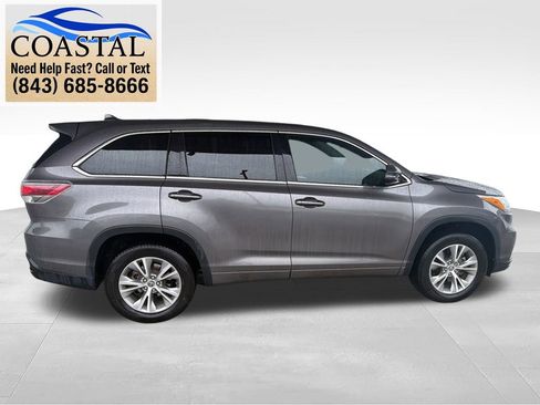 Used 2016 Toyota Highlander Plus FWD image 5
