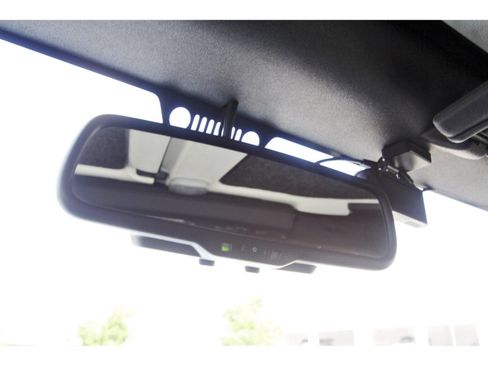 Used 2018 Jeep Wrangler Unlimited Sahara w/ Connectivity Group AWD/4WD image 20