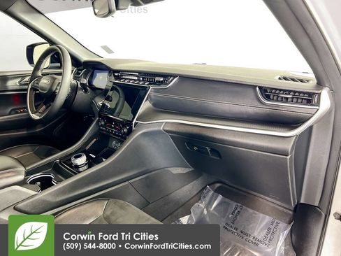 Used 2024 Jeep Grand Cherokee L Laredo AWD/4WD image 29