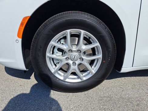 New 2026 Chrysler Pacifica Select image 5