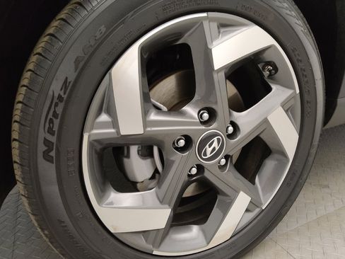 Used 2024 Hyundai Venue SEL image 31