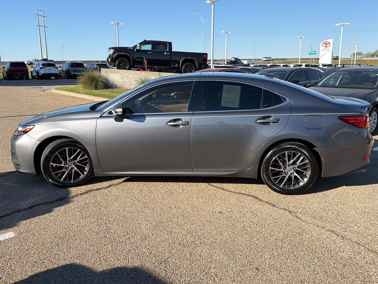 Used 2016 Lexus ES 350 w/ Premium Package w/Wood Trim FWD image 6