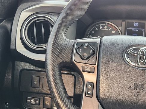 Used 2020 Toyota Tacoma TRD Off-Road image 28