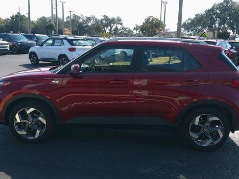 Certified 2024 Hyundai Venue SEL image 17