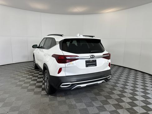 Certified 2021 Kia Seltos EX image 8
