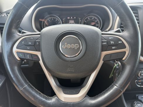 Used 2015 Jeep Cherokee Latitude w/ Cold Weather Group AWD/4WD image 23