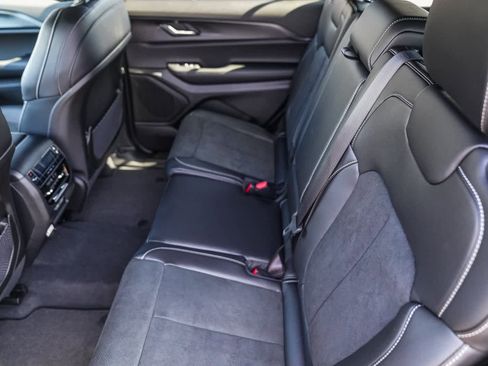 New 2025 Jeep Grand Cherokee L Altitude image 18