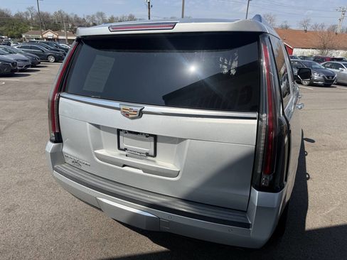 Used 2017 Cadillac Escalade Luxury image 9