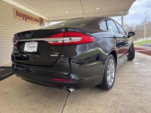Used 2017 Ford Fusion SE w/ Fusion SE Technology Package FWD image 6