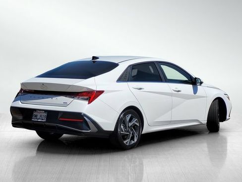 Used 2024 Hyundai Elantra Limited FWD image 4