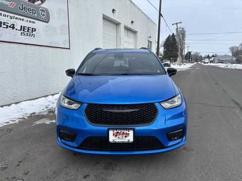 New 2026 Chrysler Pacifica Select w/ S Appearance Package image 2