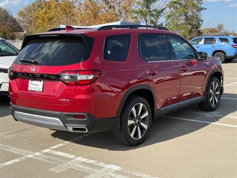 New 2025 Honda Pilot Touring image 3
