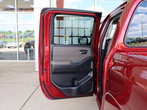 Used 2022 Nissan Frontier SV w/ Technology Package RWD image 28