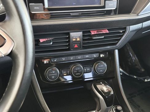 Used 2024 Volkswagen Jetta SE w/ Panoramic Sunroof Package FWD image 19